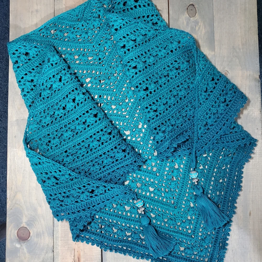💖 New Handmade Crochet Light weighted Baktus / Shawl / Triangular Scarf